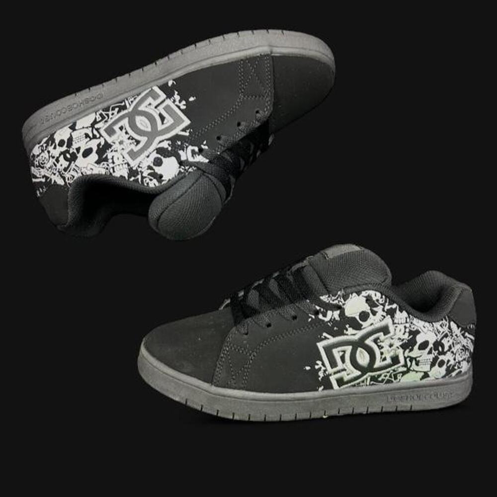 Dc shoes skull graphic